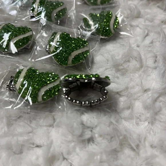 Rings NWT heart shape pack of 12, sold As Is, green rhinestones, Resell! - Picture 6 of 7